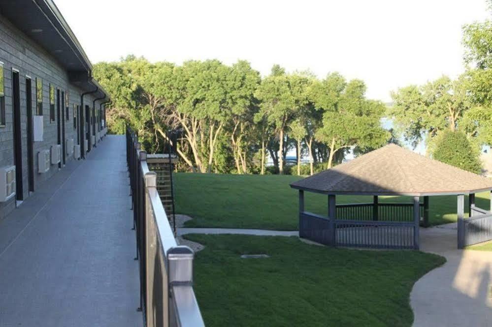 Okoboji Commons Hotel Exterior foto