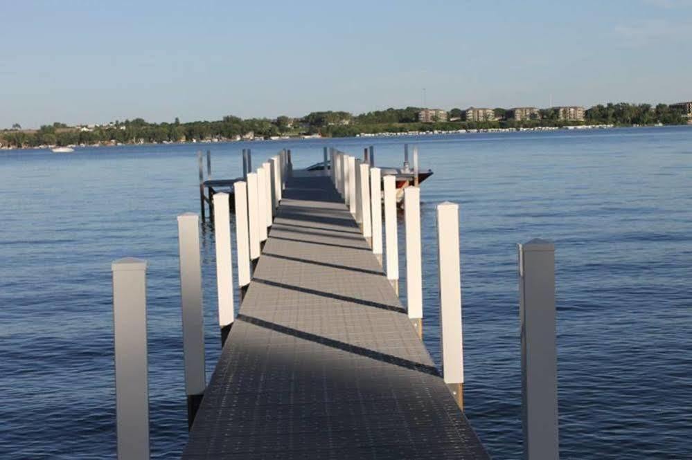 Okoboji Commons Hotel Exterior foto